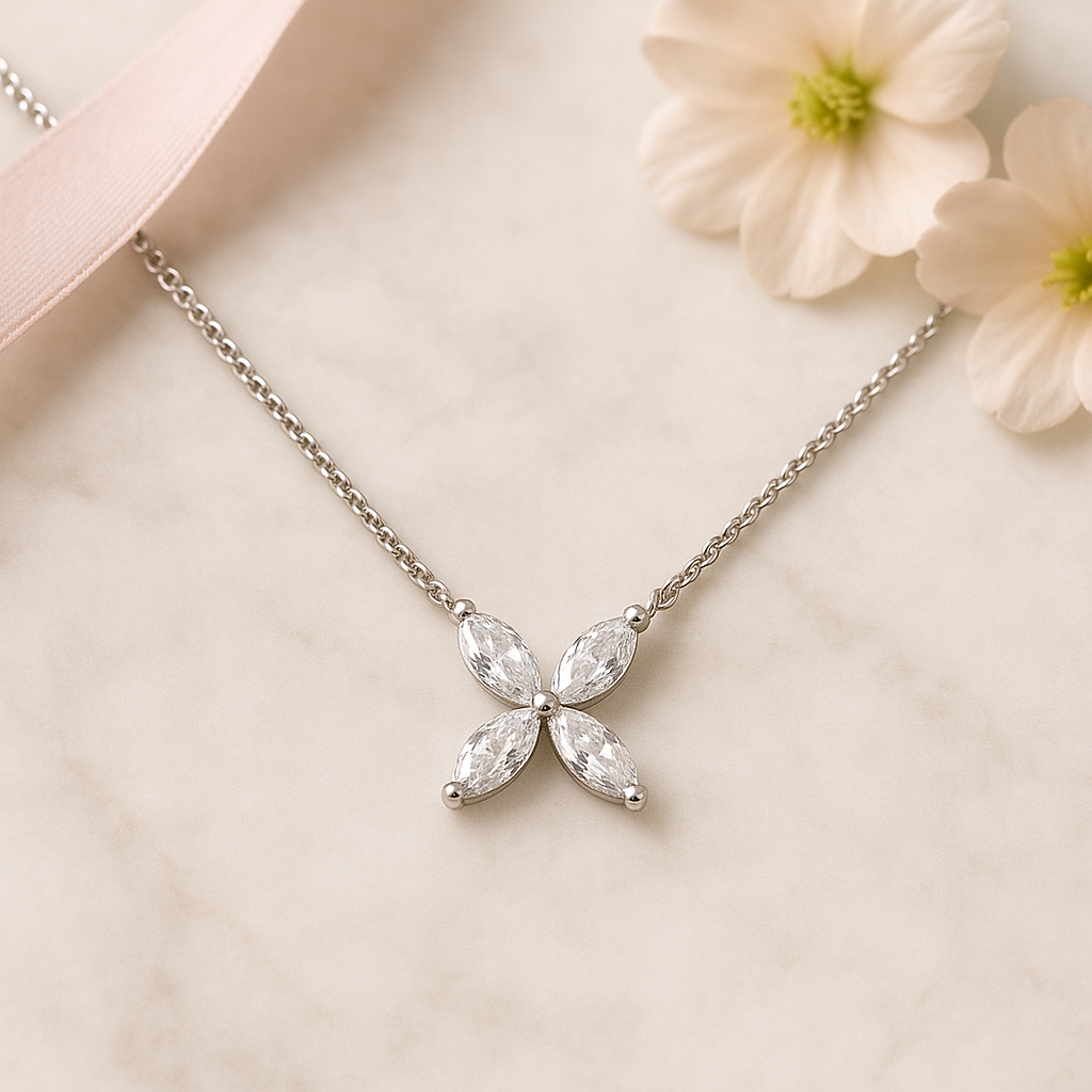 Daisy Mist Chain Pendant with Studs