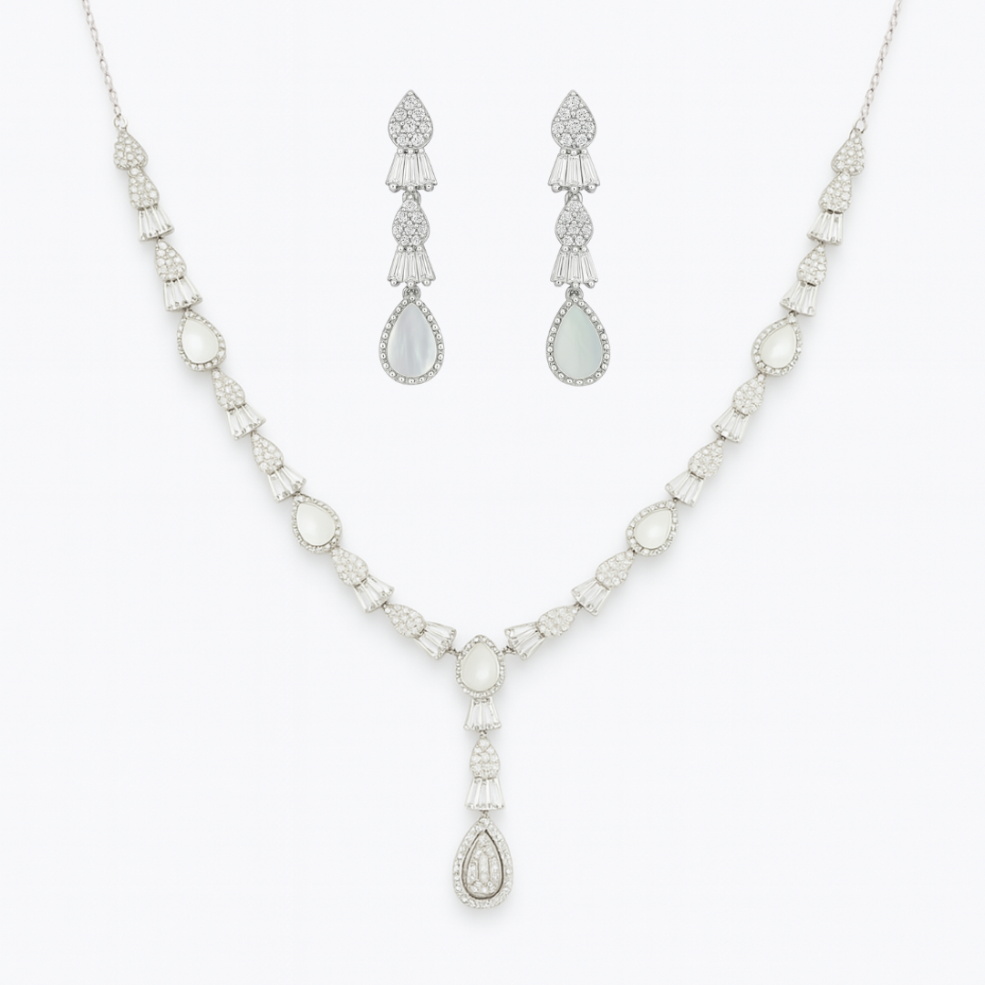 LeafLuxe Necklace and Earrings Set