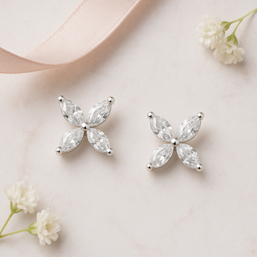 Daisy Mist Chain Pendant with Studs