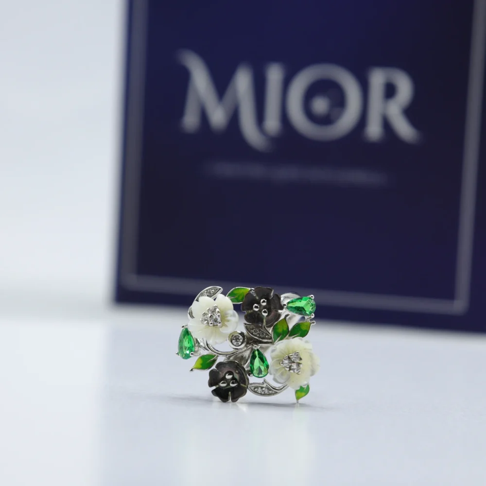 Emerald Snow Bloom Ring - Image 3