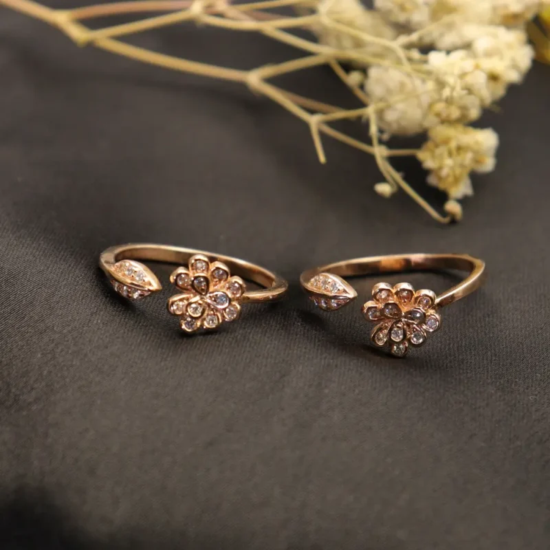 Leafy Glint Toe Rings Pair