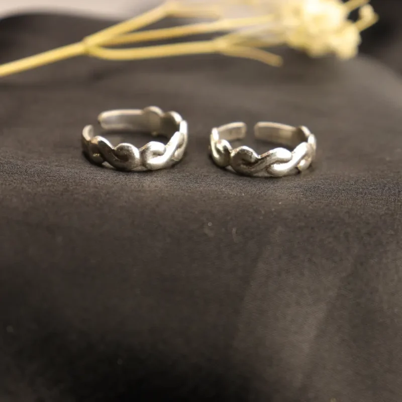 Interwoven Elegance Toe Rings Pair